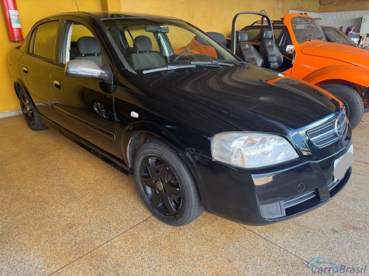 Morumbi Automóveis | Astra Sedan Confort 2.0 05/05 - foto 2