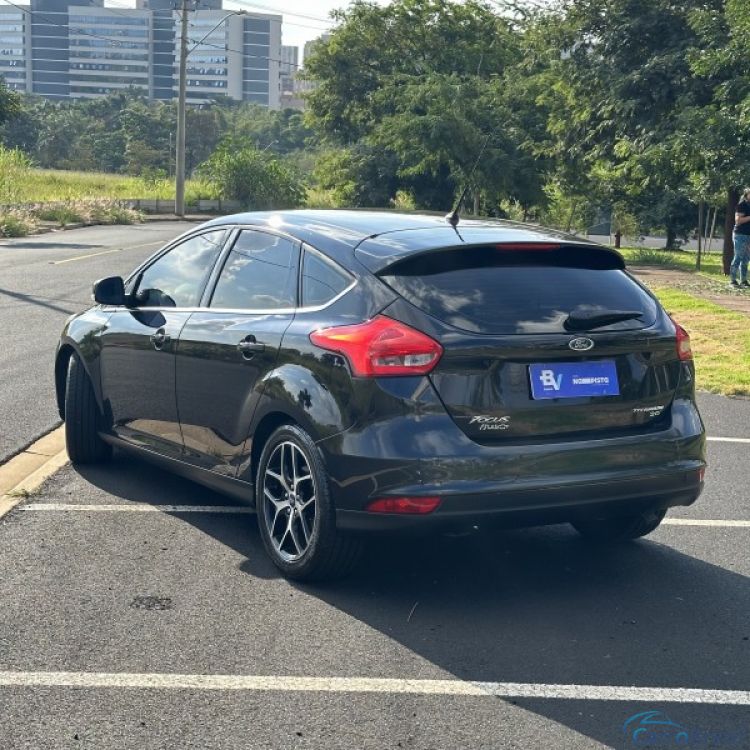 Beto Veículos | Focus Titanium Automático 16/16 - foto 10