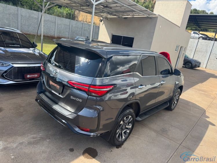 Benetão Veículos | Hilux 2.8 D-4D TURBO DIESEL DIAMOND 7L 4X4 AUTOMÁTICO 23/24 - foto 10