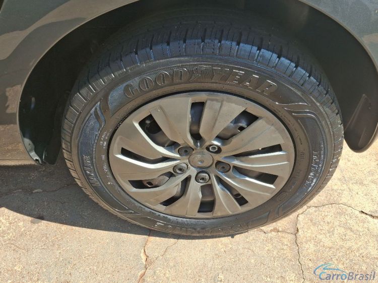 Scaranelo Veículos | Fox BLUEMOTION 1.0 Mi Total Flex 12V 5p 13/14 - foto 4