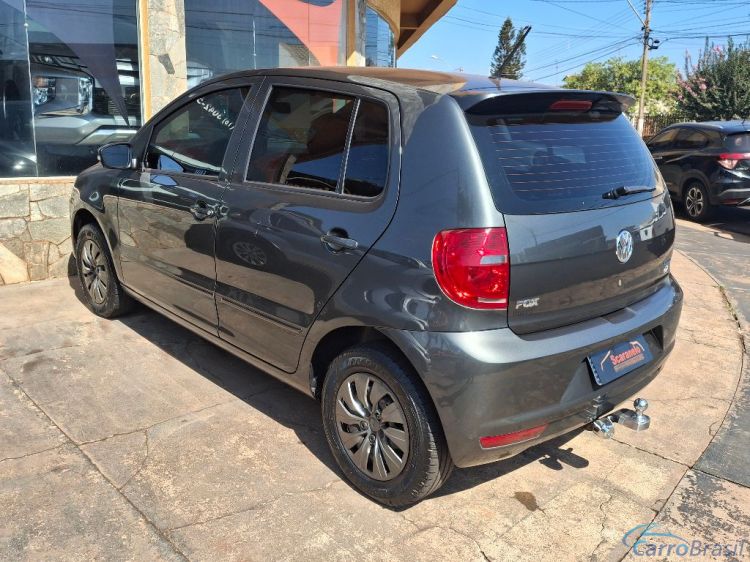 Scaranelo Veículos | Fox BLUEMOTION 1.0 Mi Total Flex 12V 5p 13/14 - foto 7