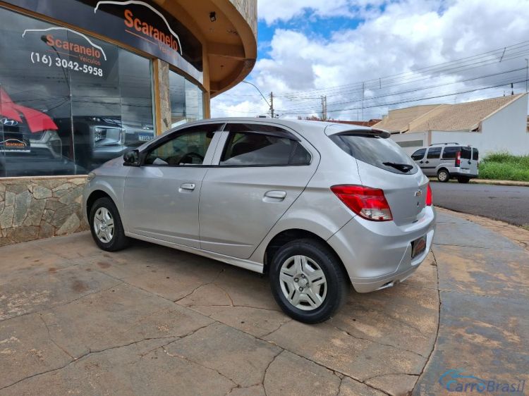 Scaranelo Veículos | Onix HATCH LT 1.0 8V FlexPower 5p Mec. 15/16 - foto 4