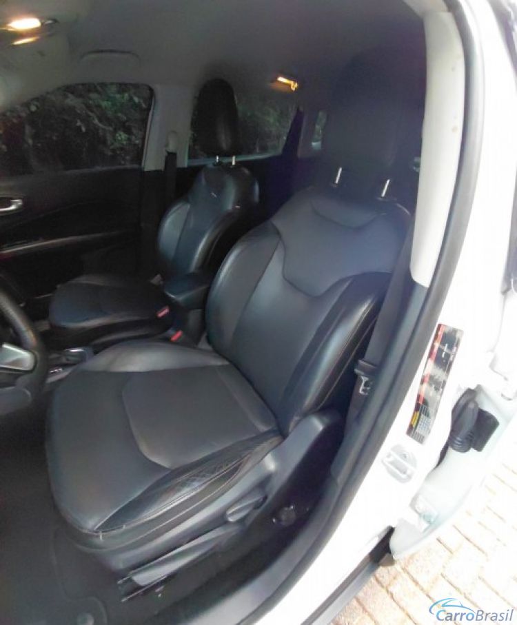 Veicar Multimarcas | Compass LONGITUDE 2.0 4X4 DIESEL AUTOMATICA COMPLETA 18/18 - foto 3