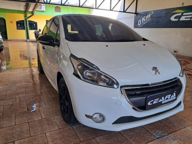 Mais detalhes do Peugeot 208 ALLURE