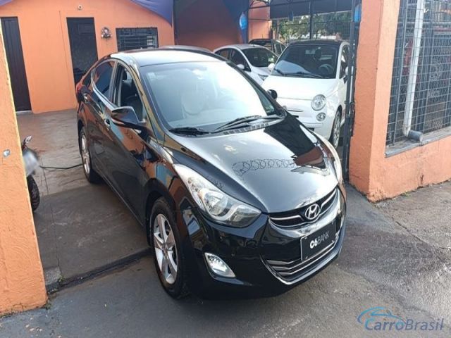 Mais detalhes do Hyundai Elantra 4P.